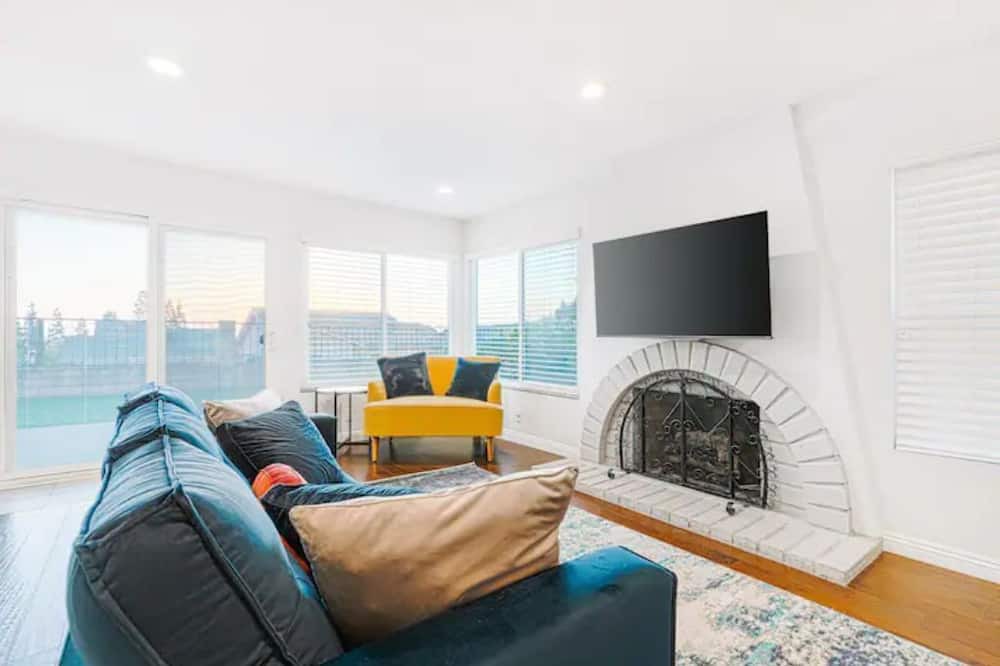 Photo of Livingroom in Montebello