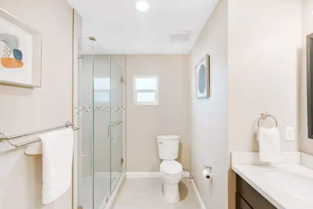 Photo of Bathroom in Montebello