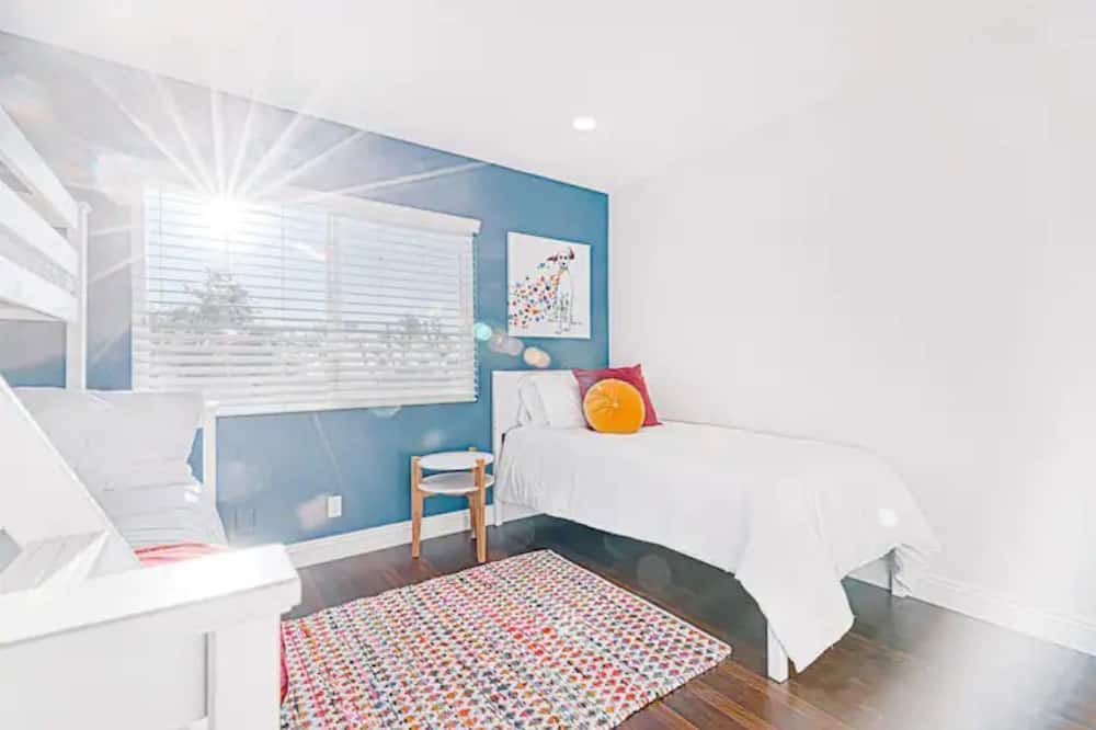 Photo of Bedroom in Montebello