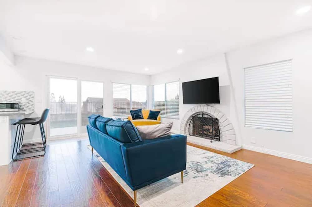 Photo of Livingroom in Montebello