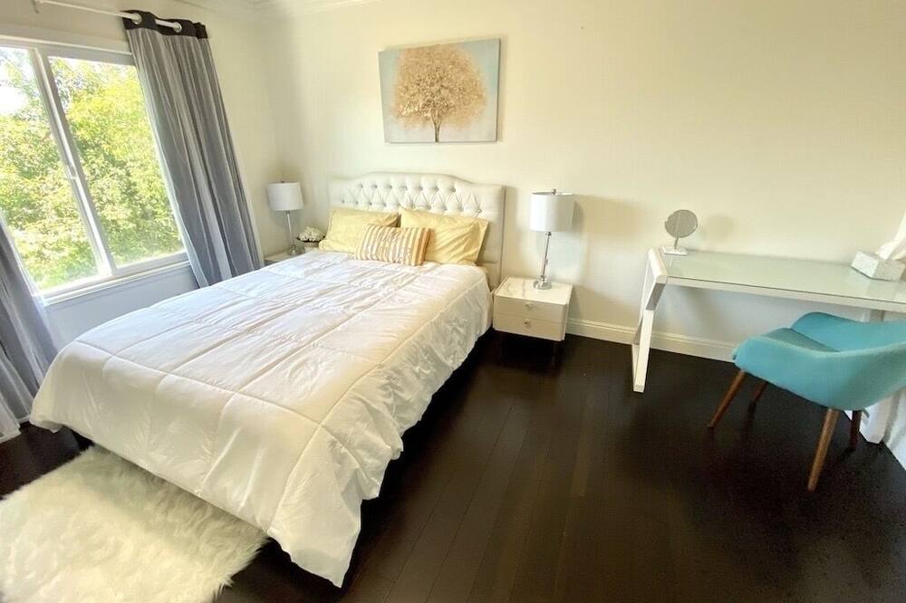 Photo of Bedroom in Fountain Valley