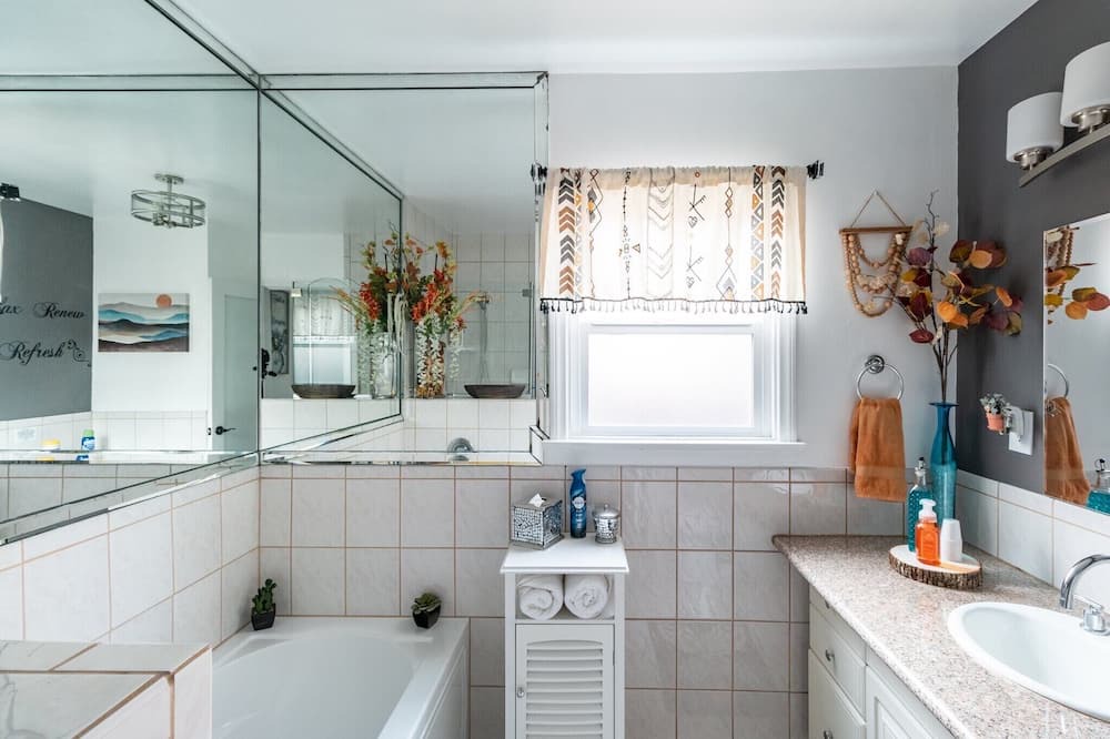 Photo of Bathroom in North Long Beach