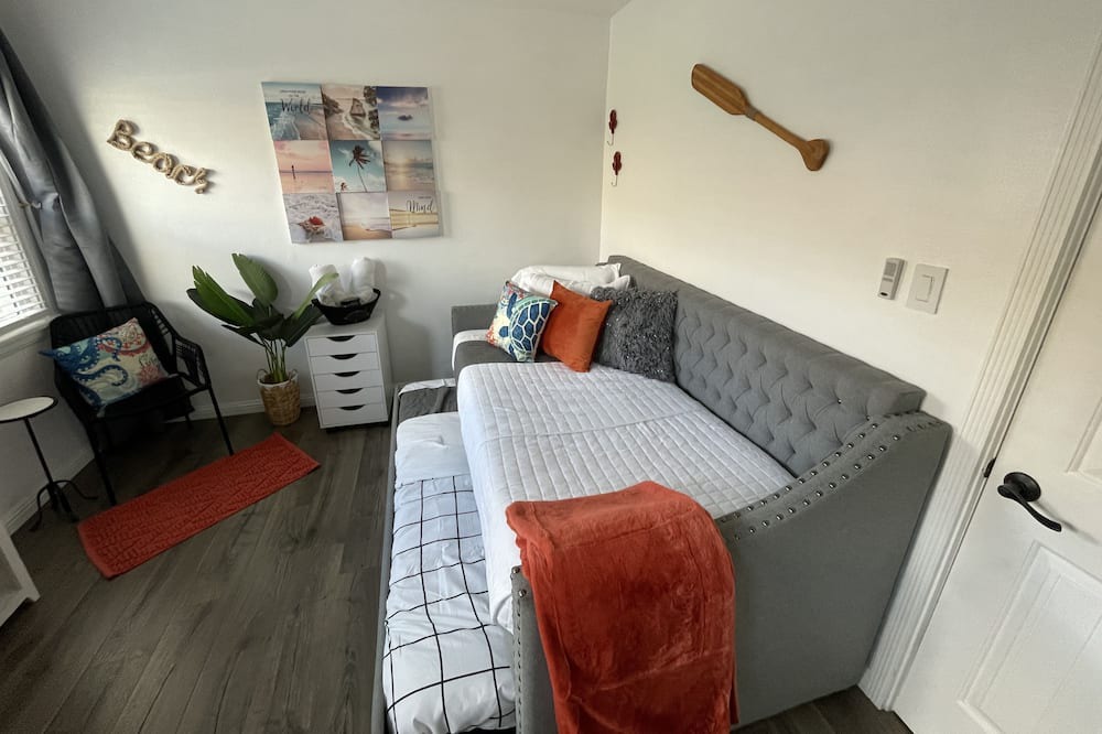 Photo of Bedroom in North Long Beach