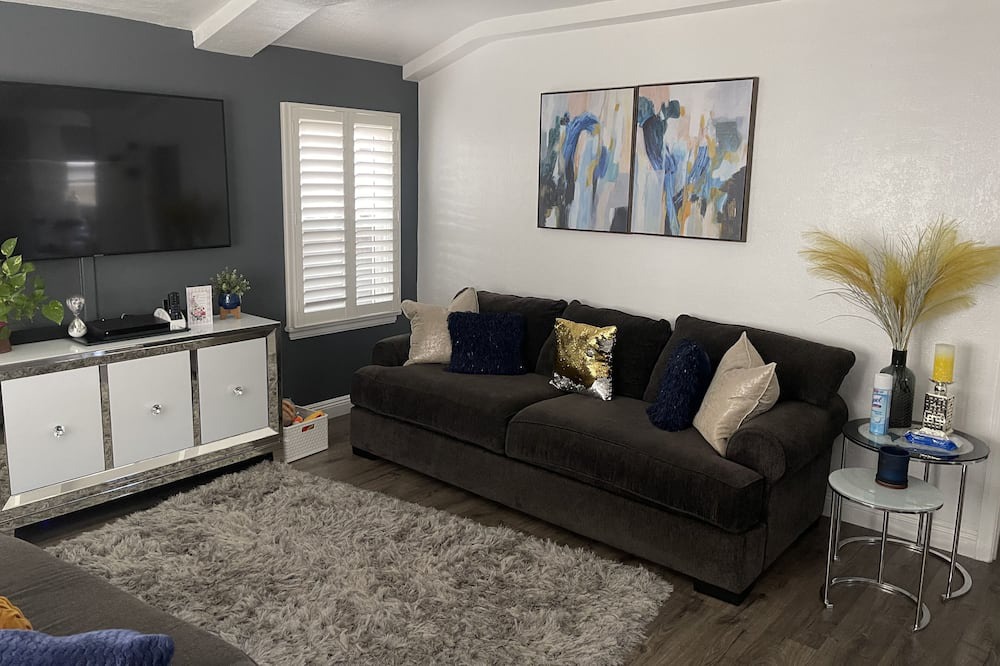 Photo of Livingroom in North Long Beach