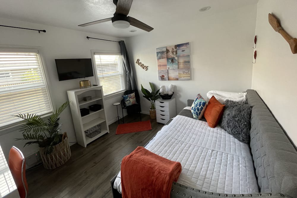 Photo of Bedroom in North Long Beach