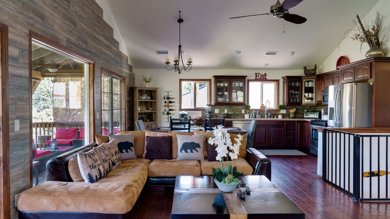 Photo of Livingroom in Blue Jay