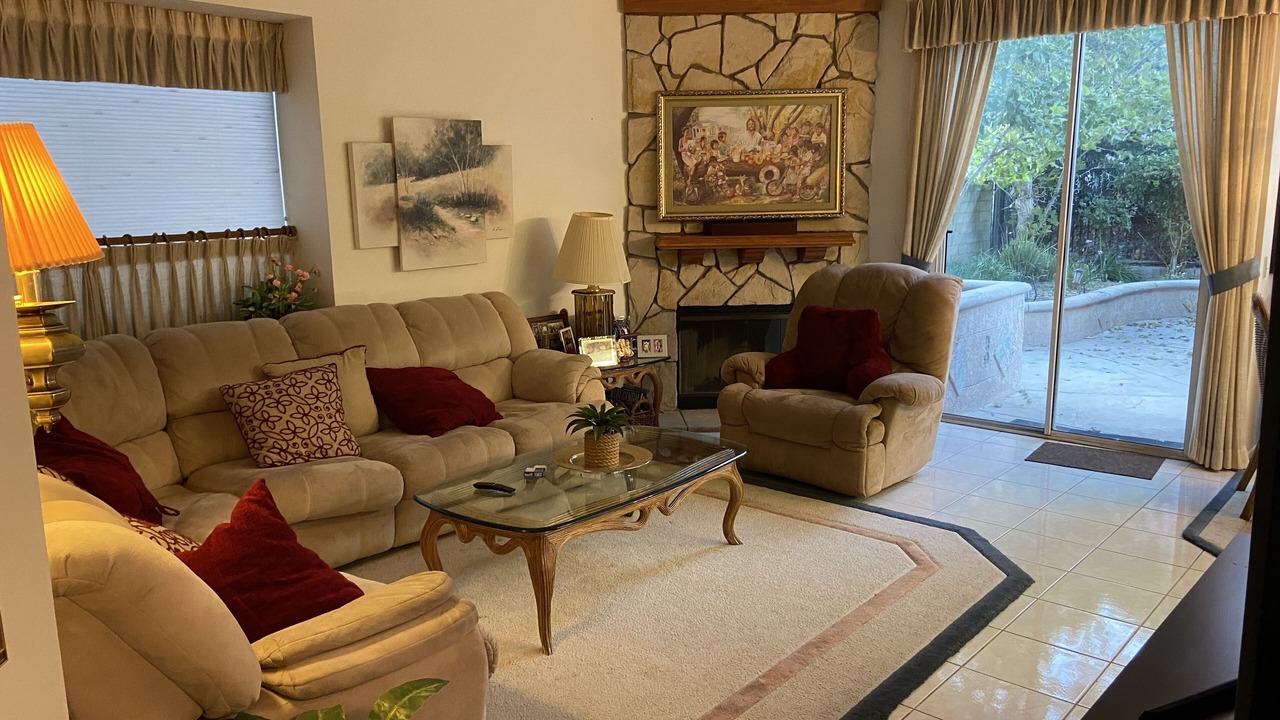 Photo of Livingroom in Santa Clarita
