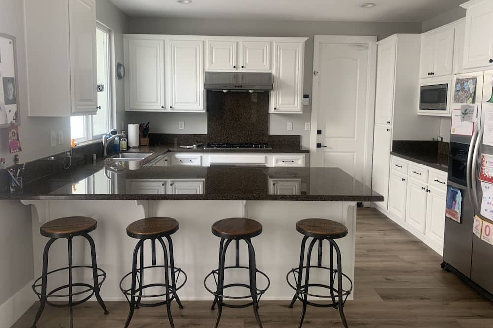 Photo of Kitchen in East Side Costa Mesa