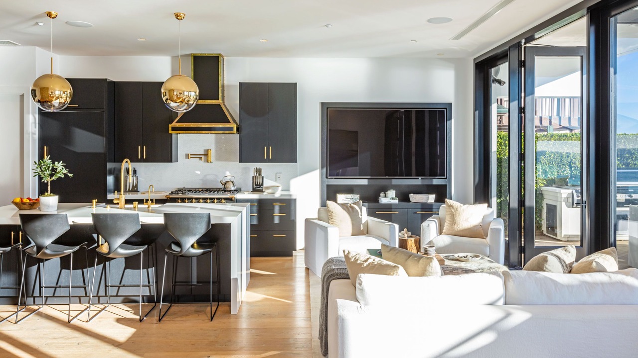 Photo of Livingroom in Western Malibu