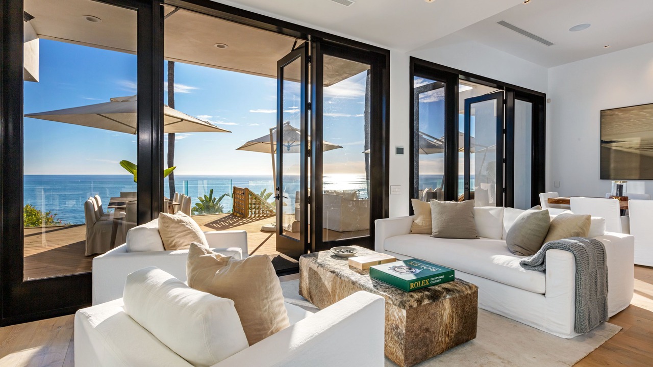 Photo of Livingroom in Western Malibu