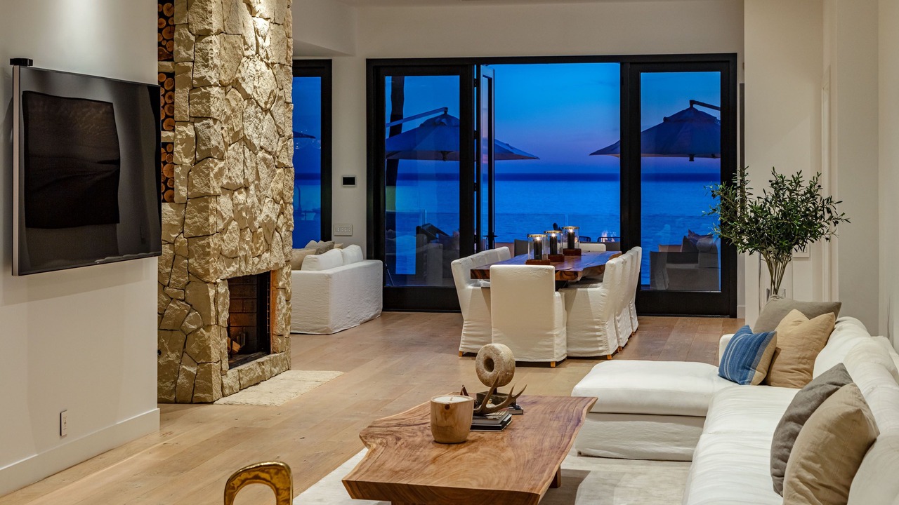 Photo of Livingroom in Western Malibu