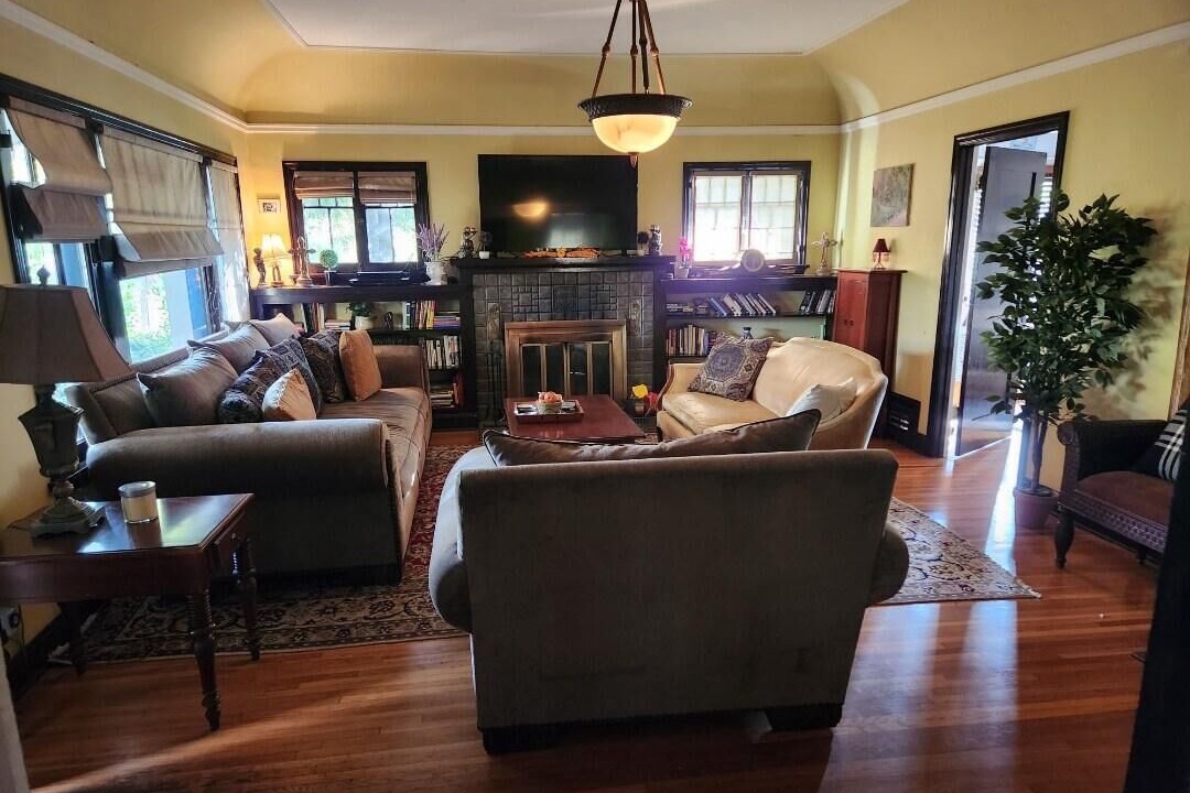 Photo of Livingroom in Pasadena