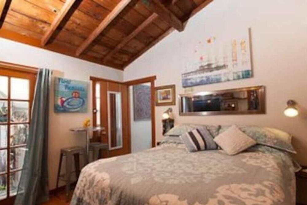 Photo of Bedroom in Norma Triangle