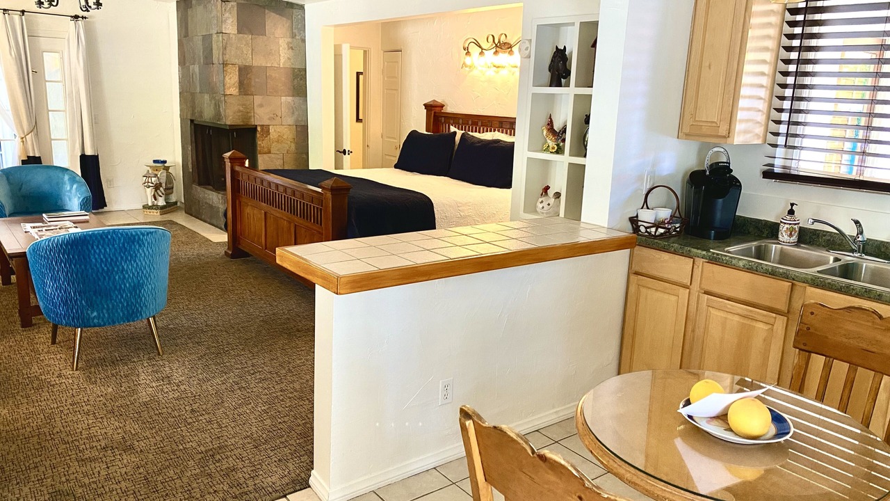 Photo of Livingroom in Historic Tennis Club