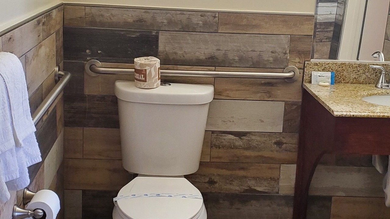 Photo of Bathroom in Northwest Anaheim