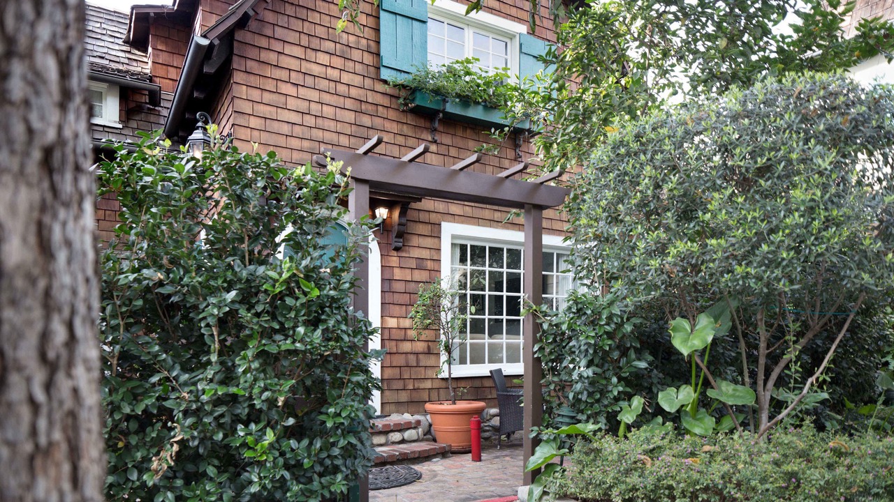 Photo of Bedroom in Beverly Grove