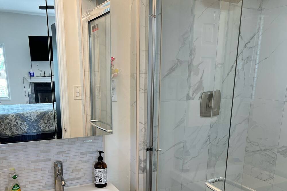 Photo of Bathroom in North Hills West