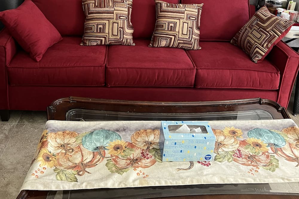 Photo of Livingroom in North Hills West