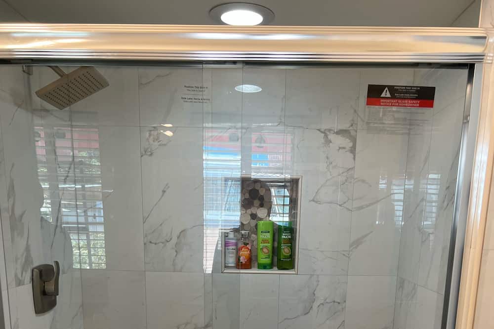 Photo of Bathroom in North Hills West