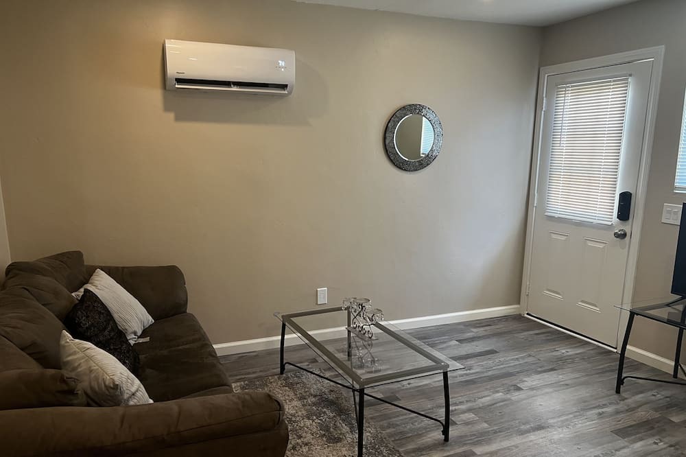 Photo of Livingroom in Vista