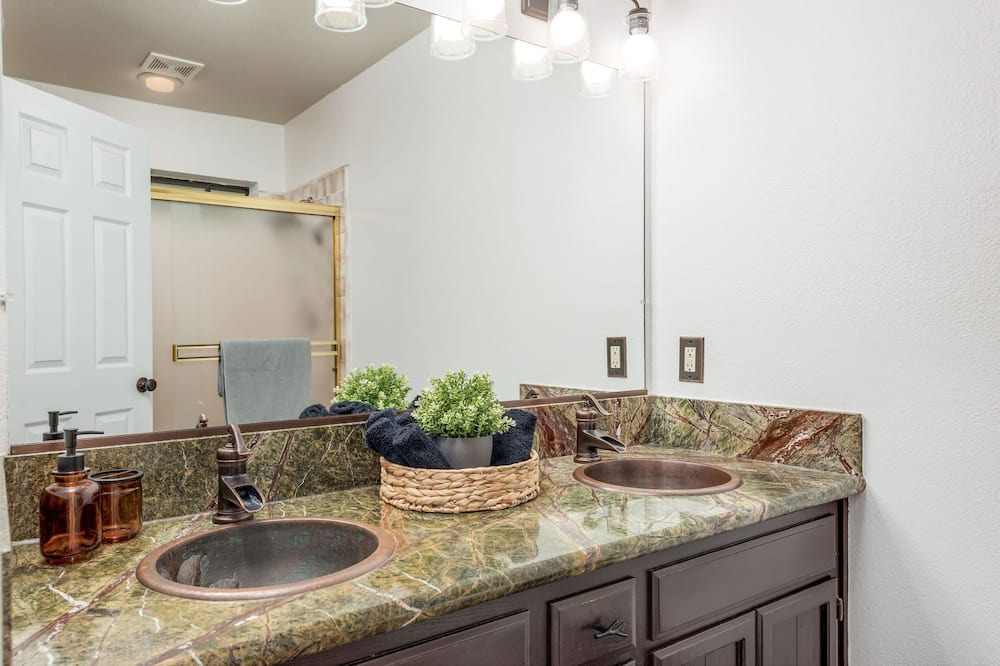 Photo of Bathroom in Apple Hill
