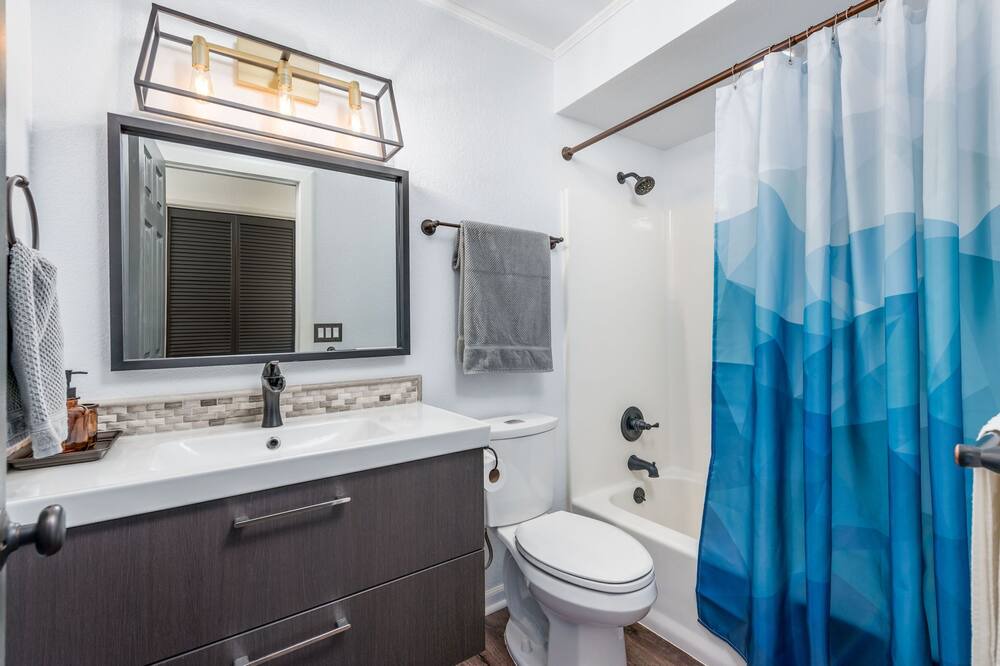 Photo of Bathroom in Apple Hill