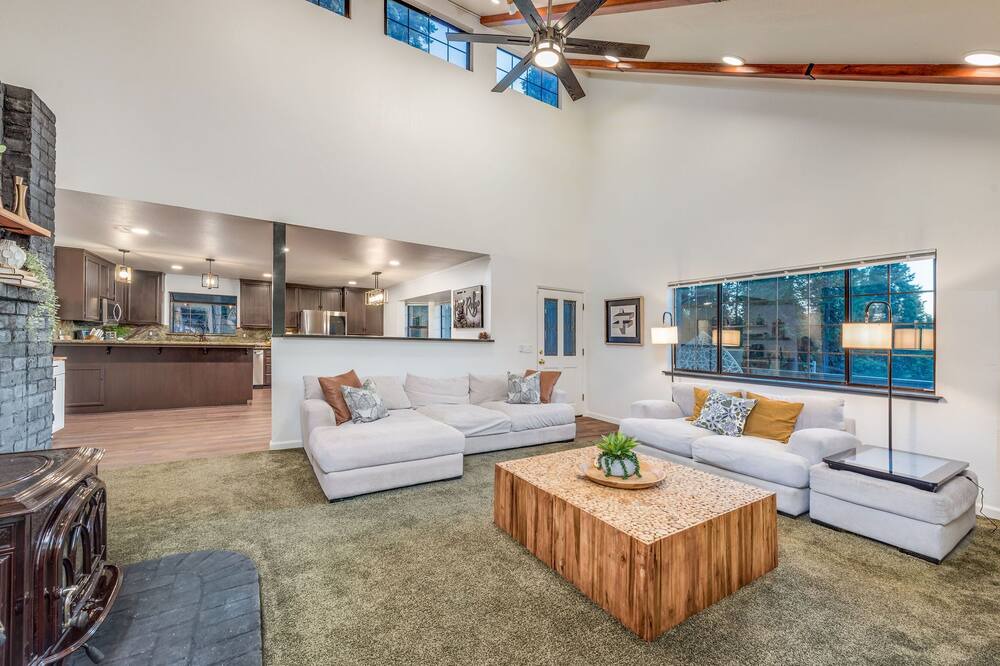 Photo of Livingroom in Apple Hill