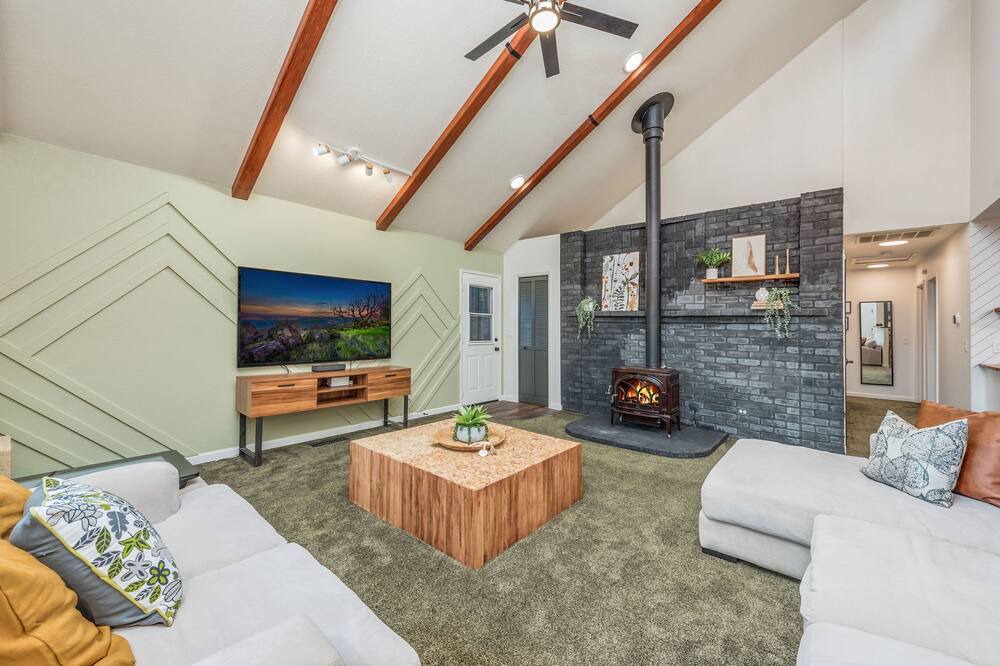 Photo of Livingroom in Apple Hill