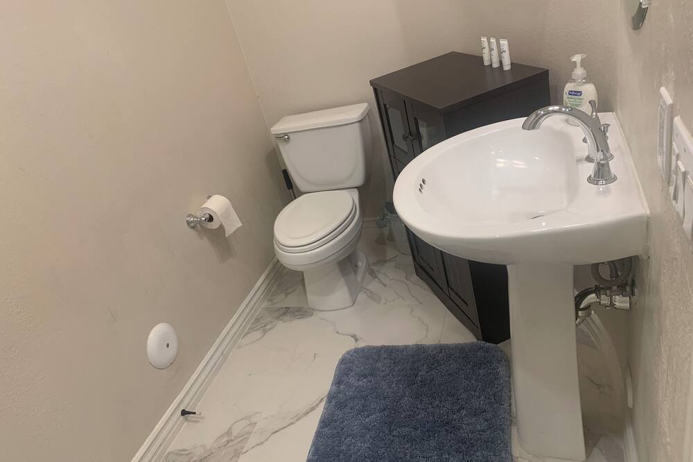 Photo of Bathroom in Alessandro Heights