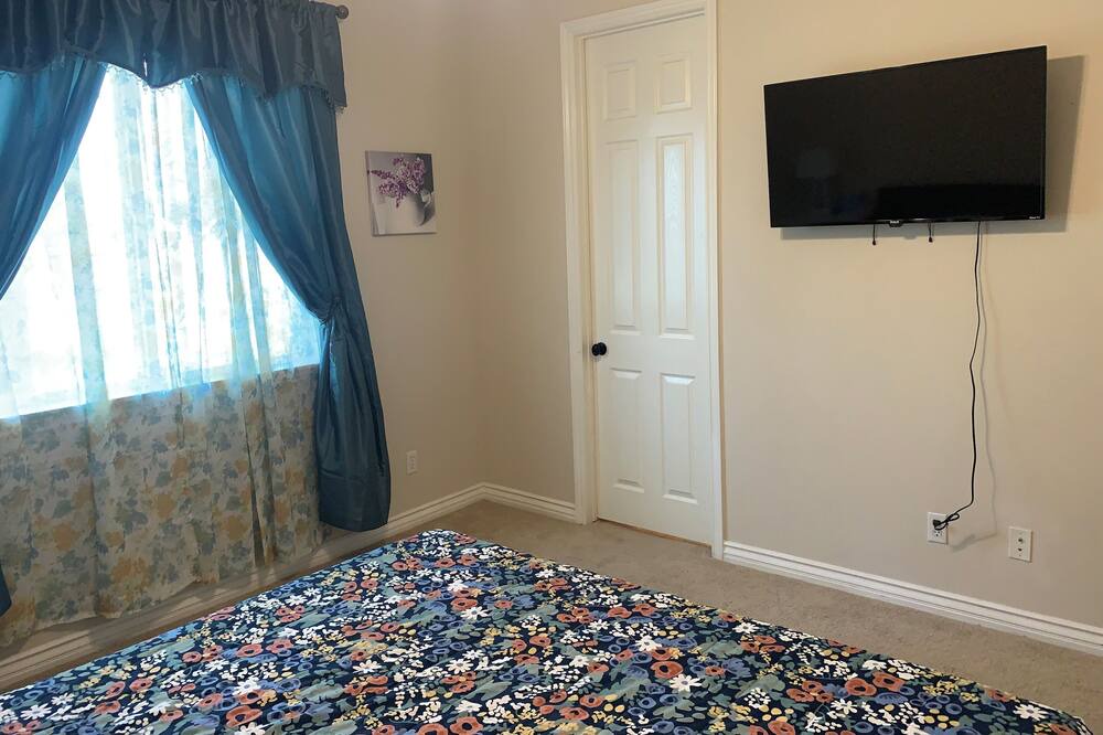 Photo of Bedroom in Alessandro Heights