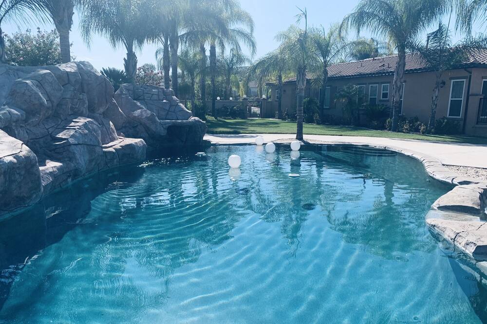 Photo of Outdoor in Alessandro Heights