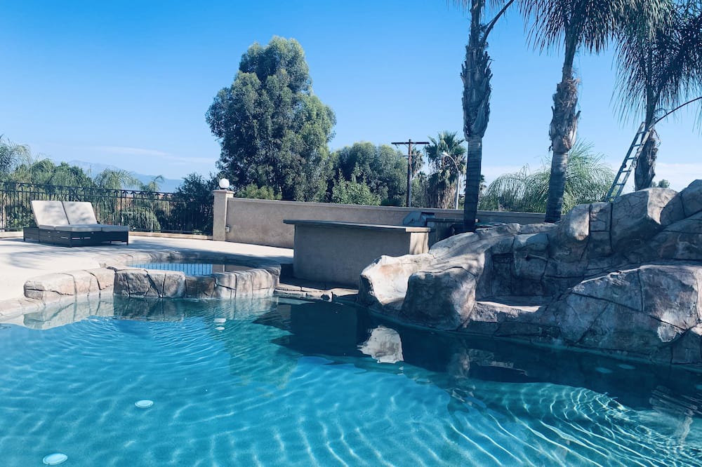 Photo of Outdoor in Alessandro Heights
