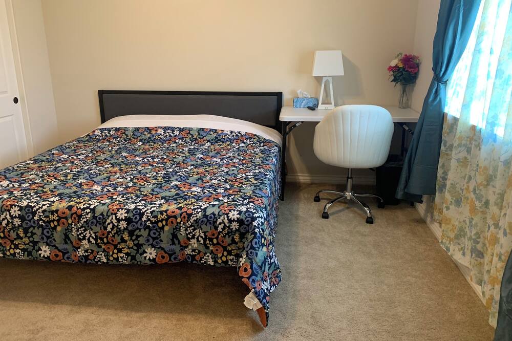 Photo of Bedroom in Alessandro Heights
