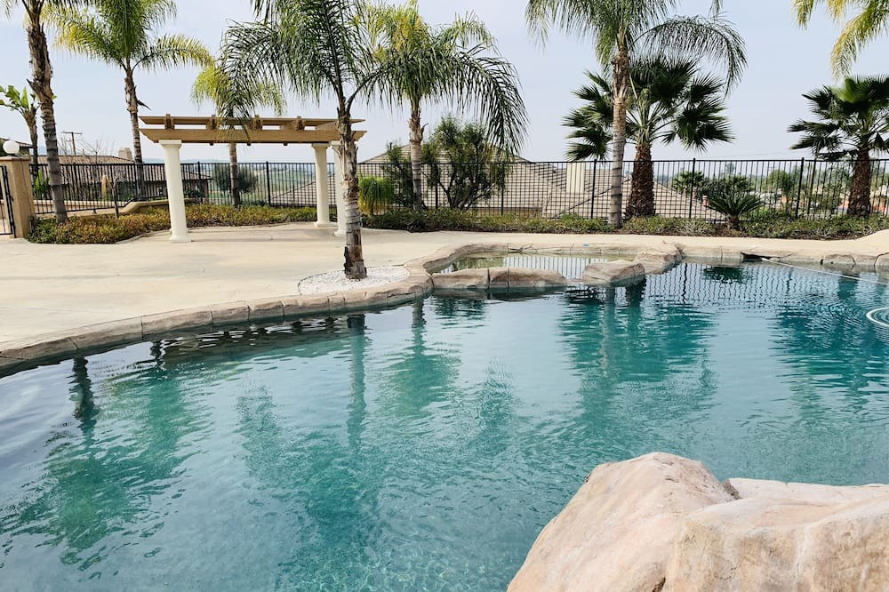 Photo of Outdoor in Alessandro Heights