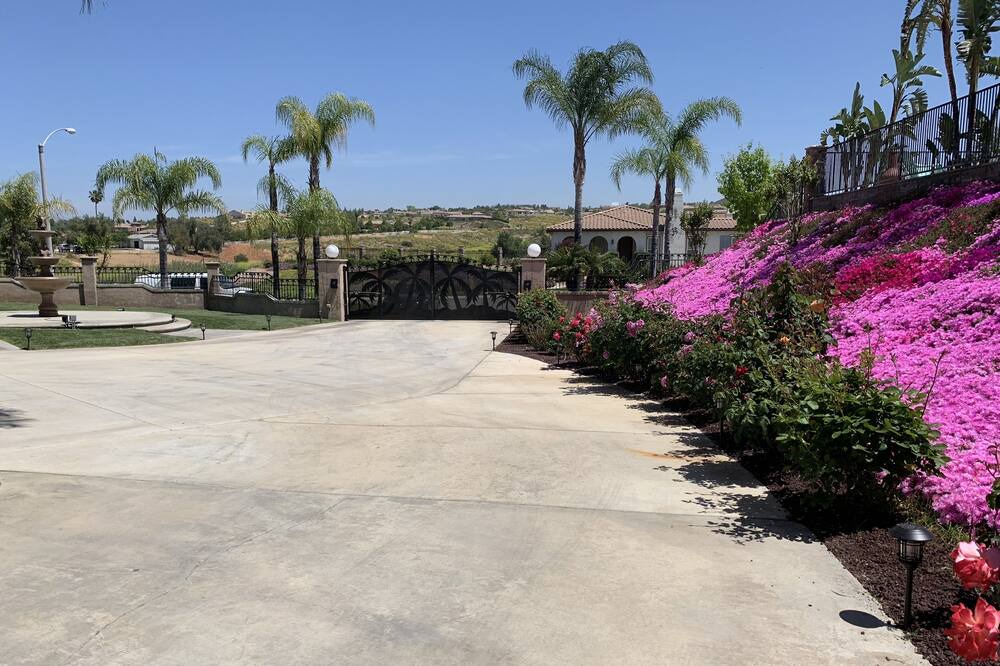 Photo of Outdoor in Alessandro Heights