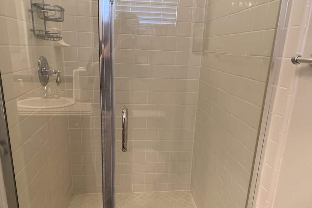 Photo of Bathroom in Alessandro Heights