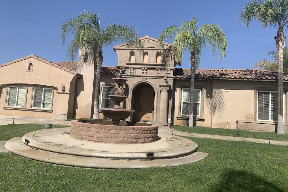 Photo of Outdoor in Alessandro Heights