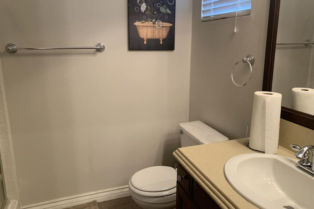 Photo of Bathroom in Alessandro Heights