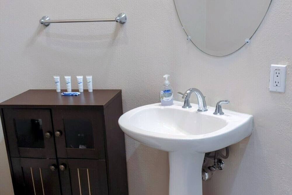 Photo of Bathroom in Alessandro Heights