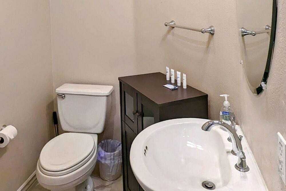 Photo of Bathroom in Alessandro Heights