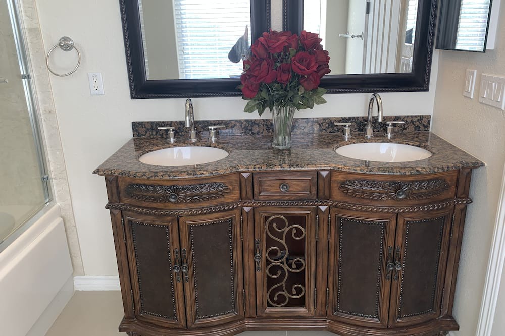 Photo of Bathroom in Alessandro Heights