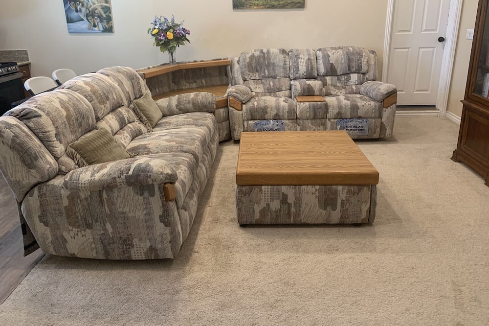 Photo of Livingroom in Alessandro Heights