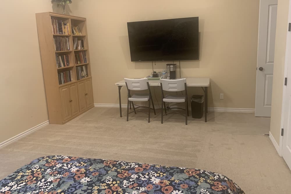 Photo of Bedroom in Alessandro Heights