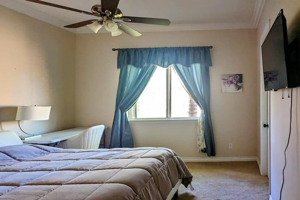 Photo of Bedroom in Alessandro Heights