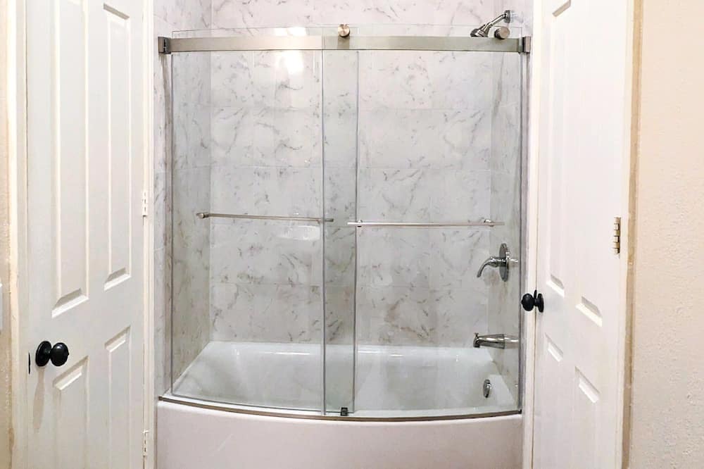 Photo of Bathroom in Alessandro Heights