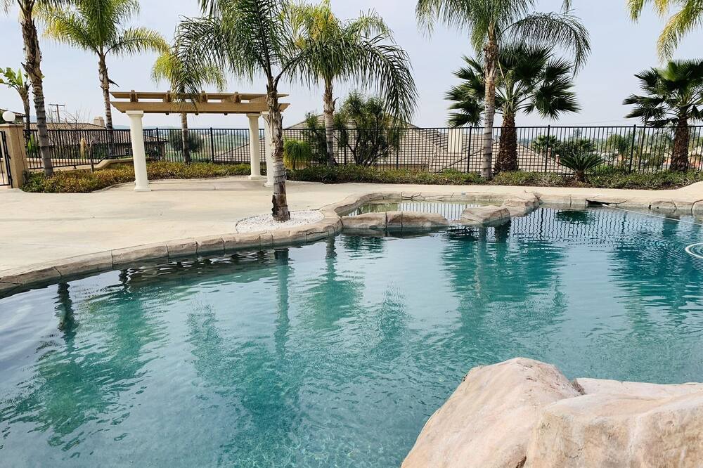 Photo of Outdoor in Alessandro Heights