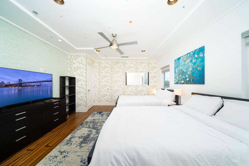 Photo of Bedroom in Fountain Valley