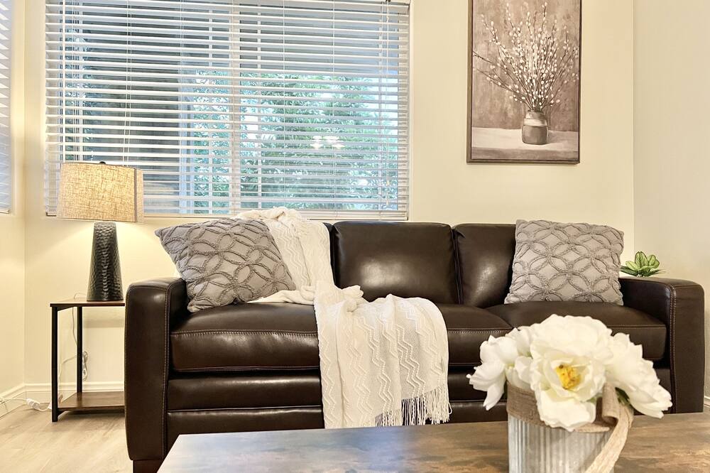 Photo of Livingroom in Rosedale
