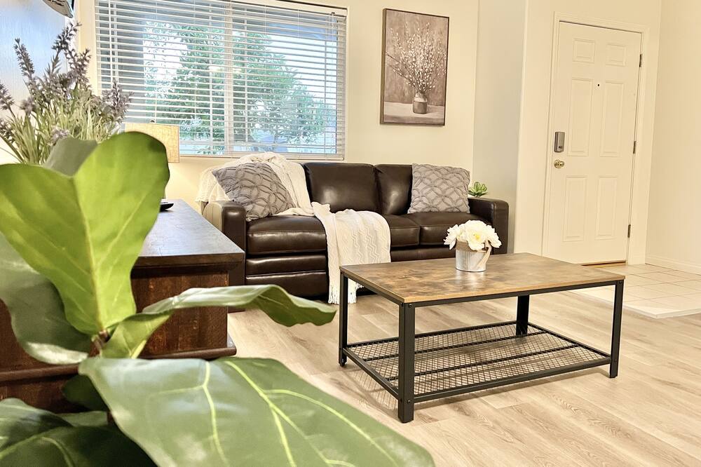Photo of Livingroom in Rosedale