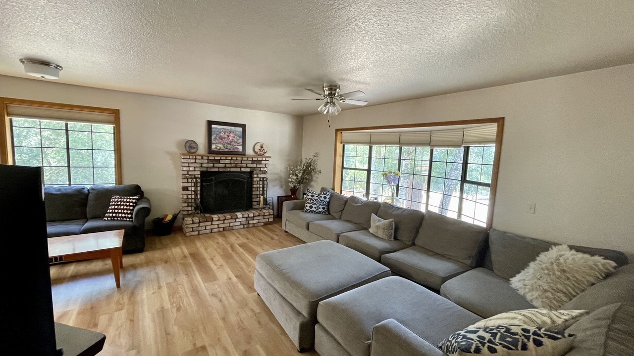 Photo of Livingroom in Twain Harte